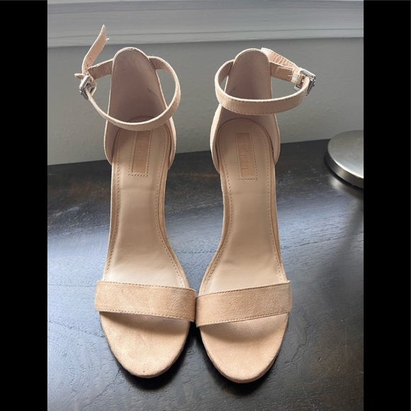 Tan Suede Heels size 8 - Picture 1 of 7